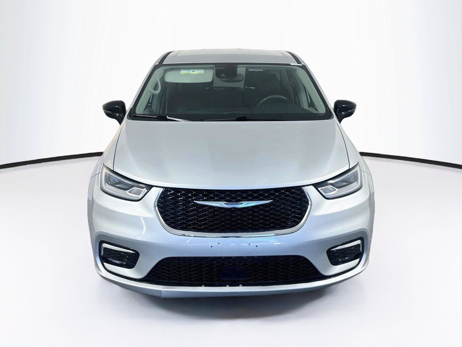 Used 2024 Chrysler Pacifica Limited FWD image 9