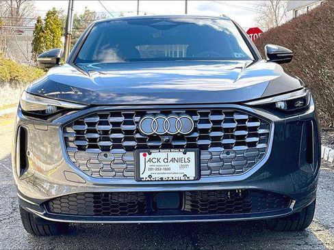 Certified 2025 Audi Q5 Premium w/ Convenience Package image 3