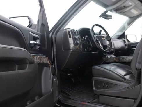 Used 2017 Chevrolet Silverado 1500 LTZ Z71 w/ Realtree Edition AWD/4WD image 31