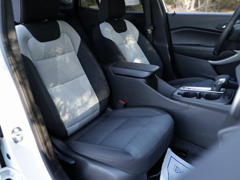 New 2025 Chevrolet Trax RS w/ Sunroof Package image 26