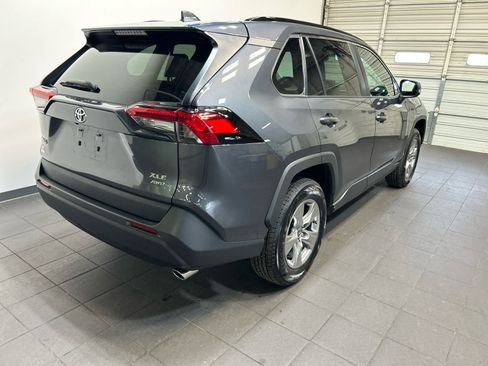 Used 2022 Toyota RAV4 XLE AWD/4WD image 3