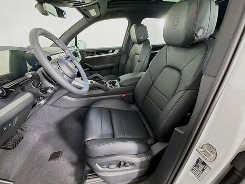 New 2026 Porsche Cayenne AWD/4WD image 5