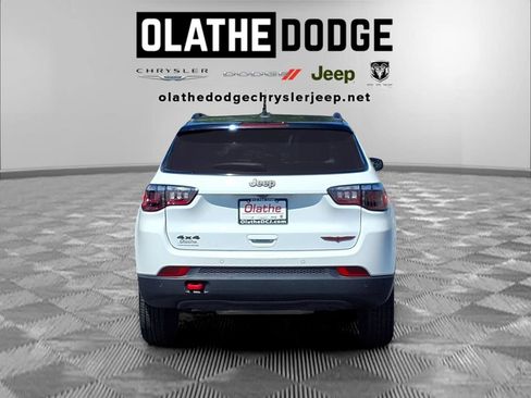 Used 2025 Jeep Compass Trailhawk AWD/4WD image 27