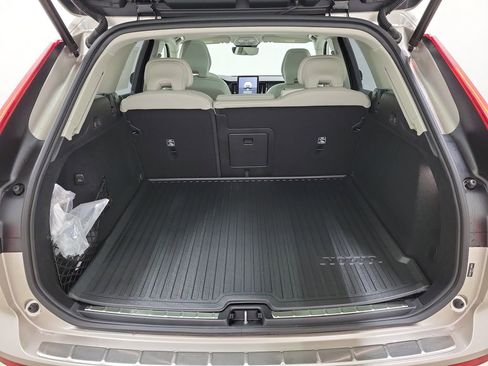 New 2026 Volvo XC60 B5 Ultra w/ Protection Package Premier AWD/4WD image 10