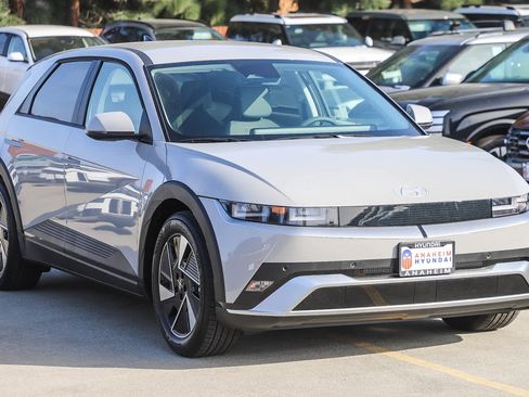 New 2026 Hyundai Ioniq 5 SEL image 3