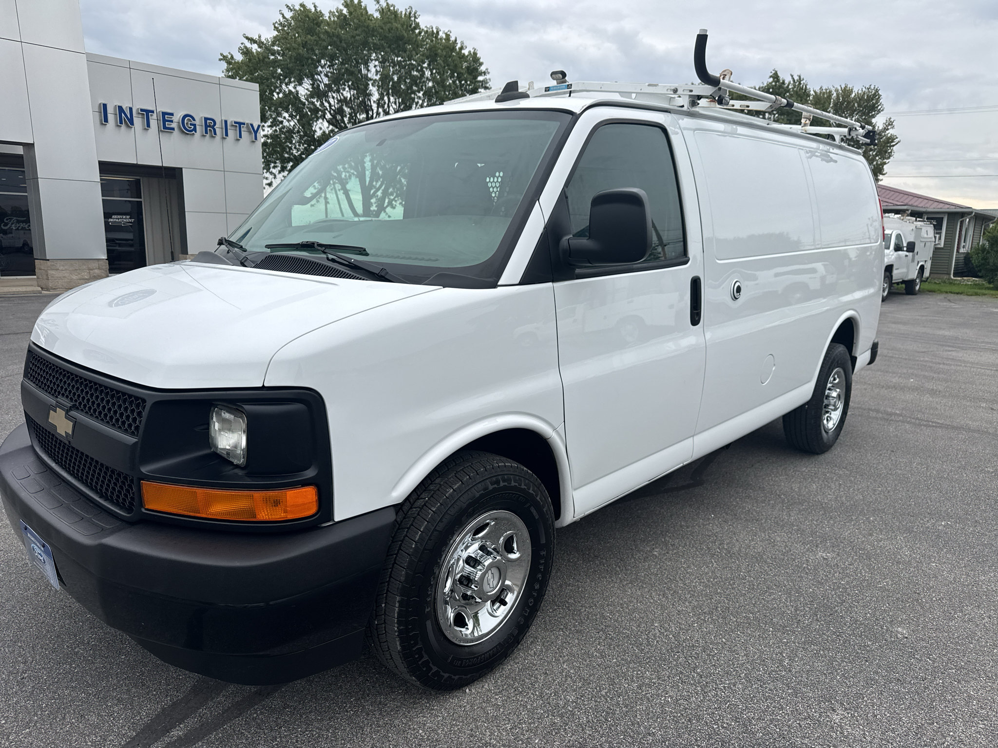 Used 2017 Chevrolet Express 2500 RWD image 5