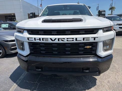 Used 2023 Chevrolet Silverado 2500 Custom w/ Custom Value Package image 3