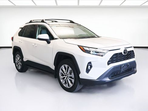 Used 2022 Toyota RAV4 XLE Premium FWD image 3