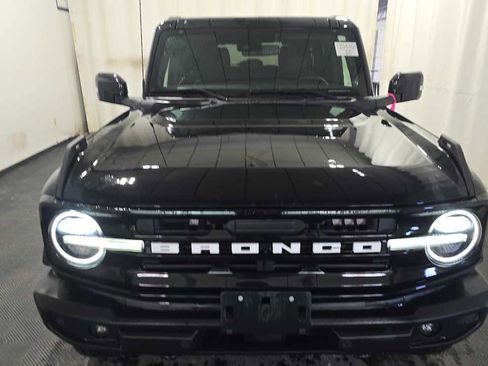 Used 2025 Ford Bronco Outer Banks AWD/4WD image 2