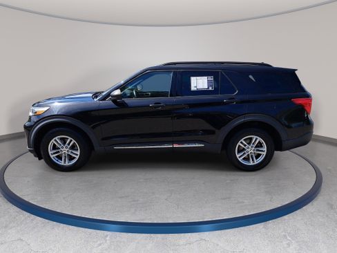 Used 2020 Ford Explorer XLT w/ Equipment Group 202A AWD/4WD image 8