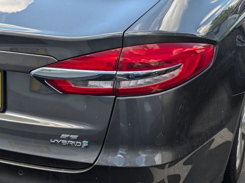 Used 2019 Ford Fusion SE FWD image 17