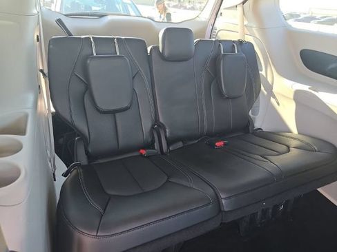 Used 2024 Chrysler Pacifica Touring-L w/ Road Tripper Package FWD image 10