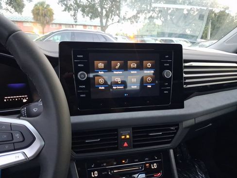 New 2026 Volkswagen Jetta SE FWD image 9