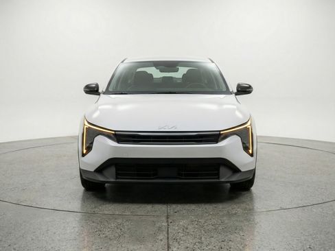 Used 2025 Kia K4 LXS image 2