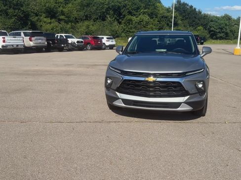 Used 2024 Chevrolet Blazer LT w/ Convenience Package FWD image 3
