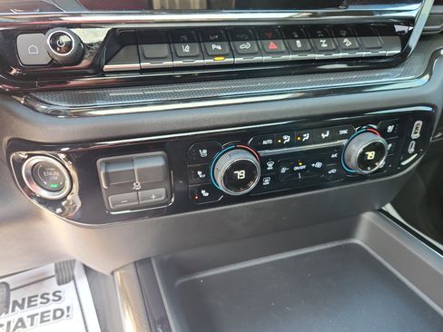 Used 2025 Chevrolet Silverado 2500 ZR2 w/ Technology Package image 32