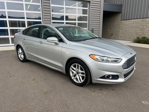 Used 2013 Ford Fusion SE FWD image 3