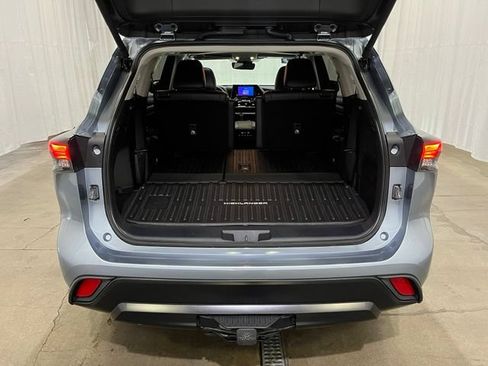 Certified 2024 Toyota Highlander XLE AWD/4WD image 14