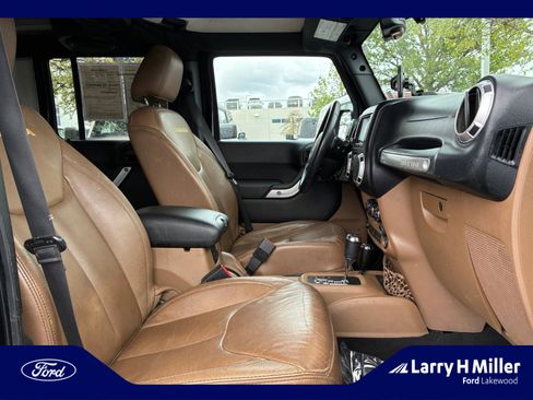 Used 2013 Jeep Wrangler Unlimited Sahara w/ Dual Top Group AWD/4WD image 19