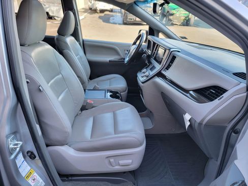 Used 2017 Toyota Sienna XLE w/ XLE Navigation Package image 12