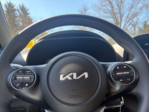 Used 2025 Kia Soul LX w/ LX Technology Package image 24