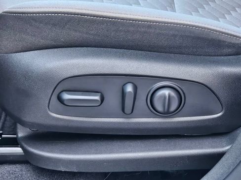 Used 2020 Chevrolet Equinox LS w/ LS Convenience Package FWD image 20