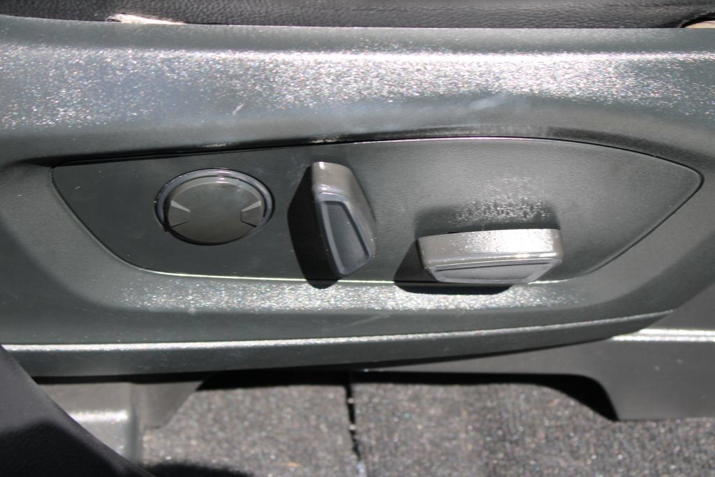 Used 2020 Ford Explorer XLT w/ Equipment Group 202A RWD image 14