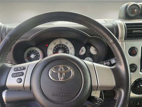 Used 2007 Toyota FJ Cruiser 4WD image 16