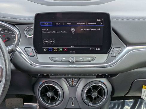Used 2025 Chevrolet Blazer LT FWD image 18