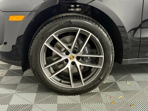 Certified 2026 Porsche Macan AWD/4WD image 11