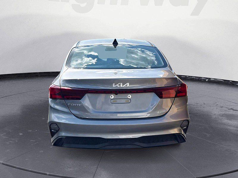 Used 2024 Kia Forte LXS w/ LXS Technology Package FWD image 4