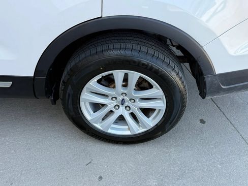 Used 2018 Ford Explorer XLT w/ Equipment Group 201A AWD/4WD image 47