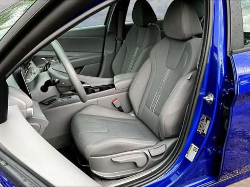 Used 2024 Hyundai Elantra Blue FWD image 23