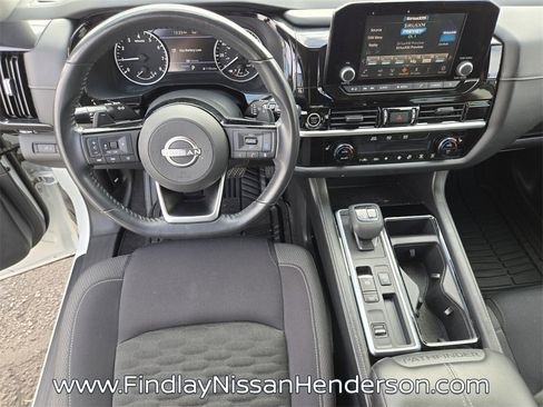 Used 2022 Nissan Pathfinder SV image 14