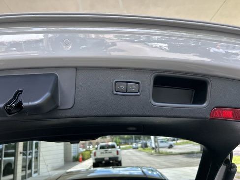 Used 2023 Porsche Macan Turbo AWD/4WD image 36