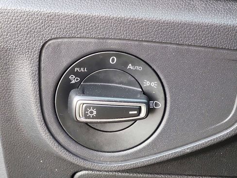 Used 2021 Volkswagen Atlas SE image 25