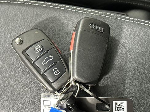 Used 2025 Audi Q3 2.0T Premium w/ Convenience Package AWD/4WD image 24