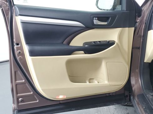 Certified 2017 Toyota Highlander XLE image 23