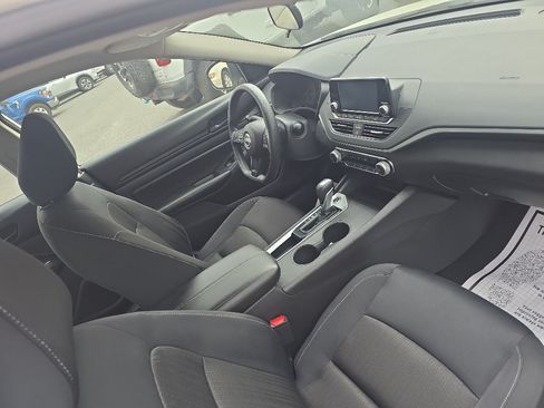 Used 2024 Nissan Altima 2.5 S FWD image 8