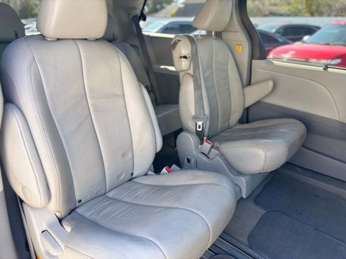 Used 2013 Toyota Sienna XLE image 15