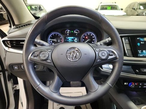 Used 2018 Buick Enclave Essence image 18