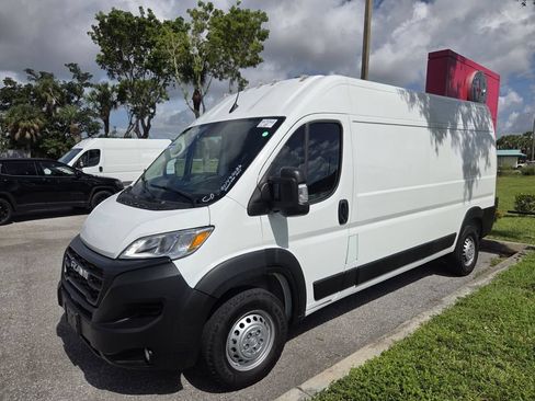Used 2025 RAM ProMaster 2500 w/ Convenience Group FWD image 3