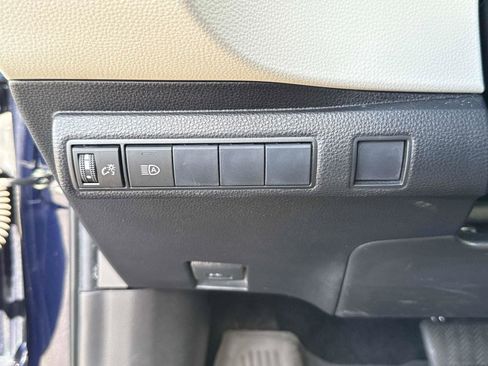 Used 2020 Toyota Corolla LE image 29