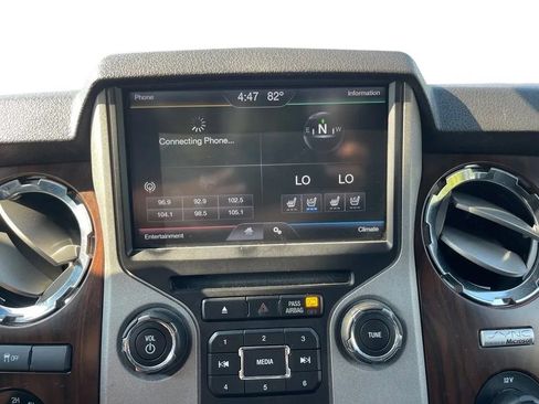 Used 2014 Ford F250 Lariat w/ Lariat Interior Package AWD/4WD image 27