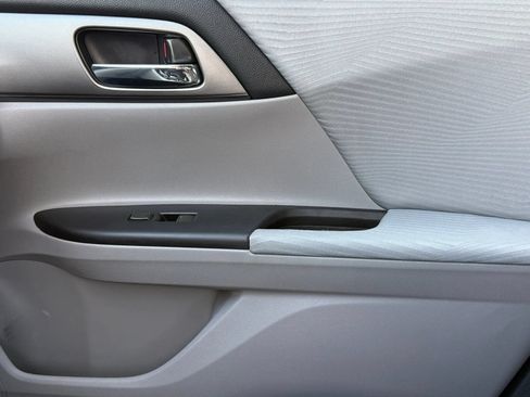 Used 2015 Honda Accord LX image 33