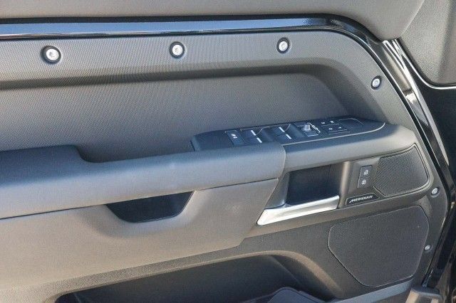 Certified 2025 Land Rover Defender 110 S AWD/4WD image 21