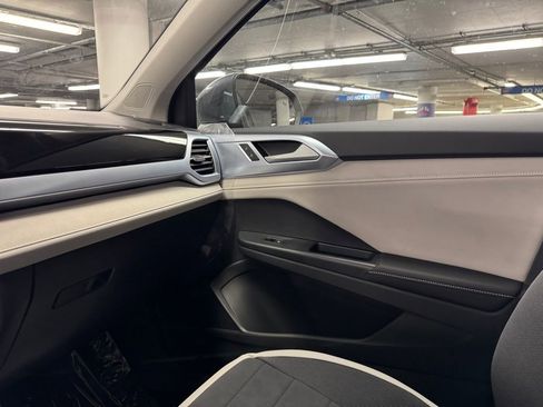 New 2025 Volkswagen Taos SE image 30