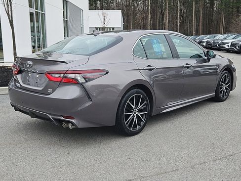 Used 2024 Toyota Camry SE image 2