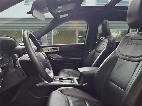 Used 2023 Ford Explorer Platinum w/ Technology Package image 16