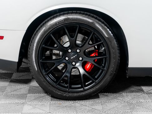 Used 2015 Dodge Challenger SRT Hellcat image 9